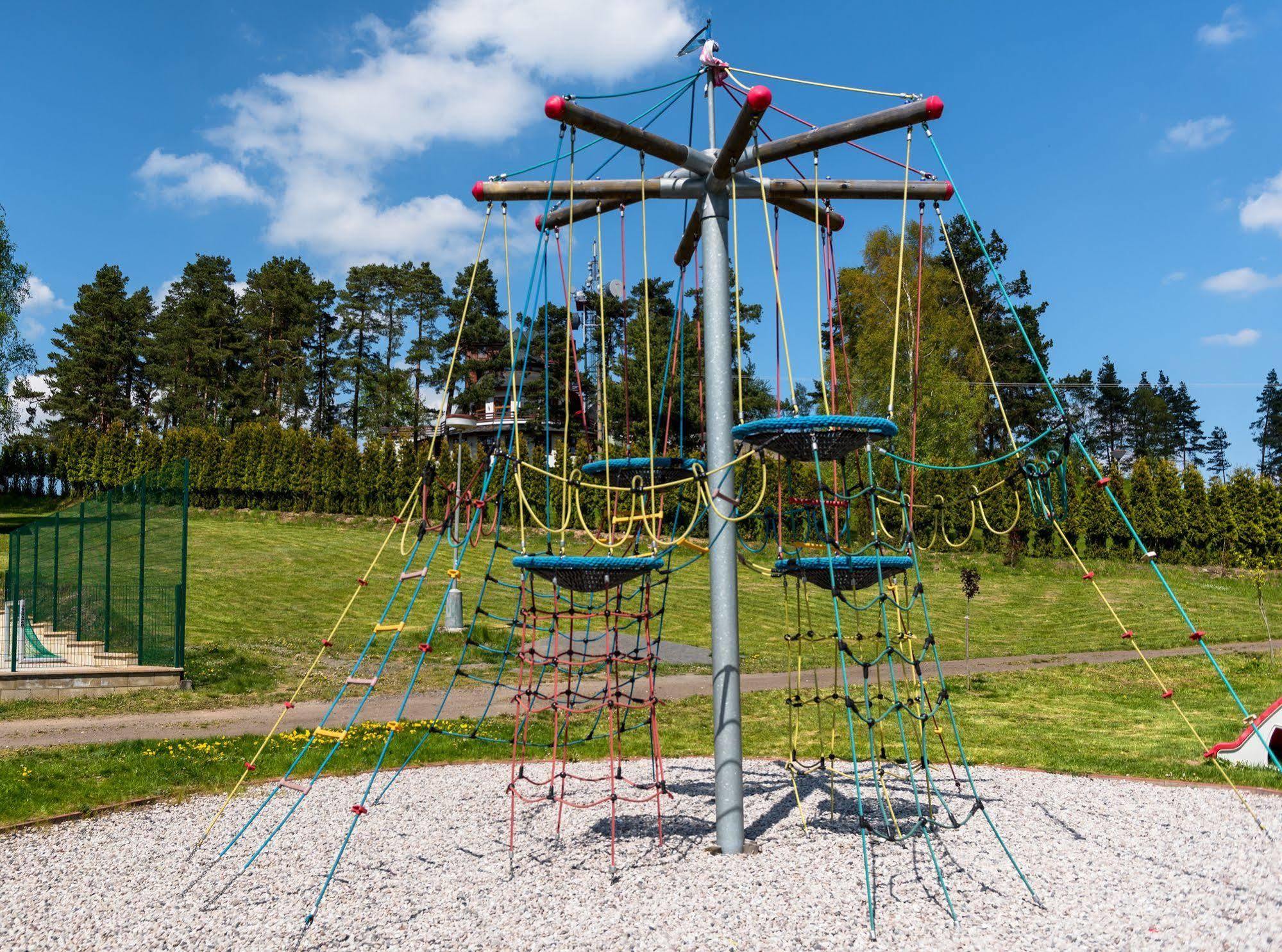 Camp Vary - Vitkova Hora - Veitsberg Karlovy Vary Kültér fotó
